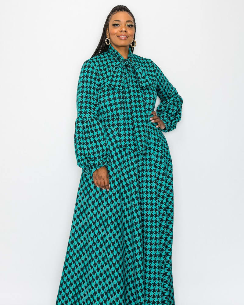 Front of a model wearing a size 1X Houndstooth Bella Donna Dress in Emerald/Black by L I V D. | dia_product_style_image_id:241612